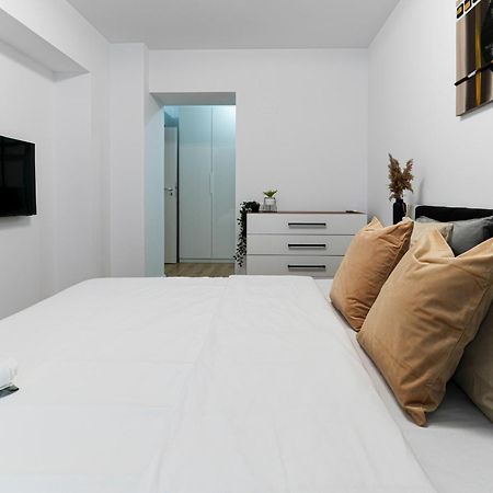 Sandra - Park-View Apt With Balcony & Parking Букурещ Екстериор снимка
