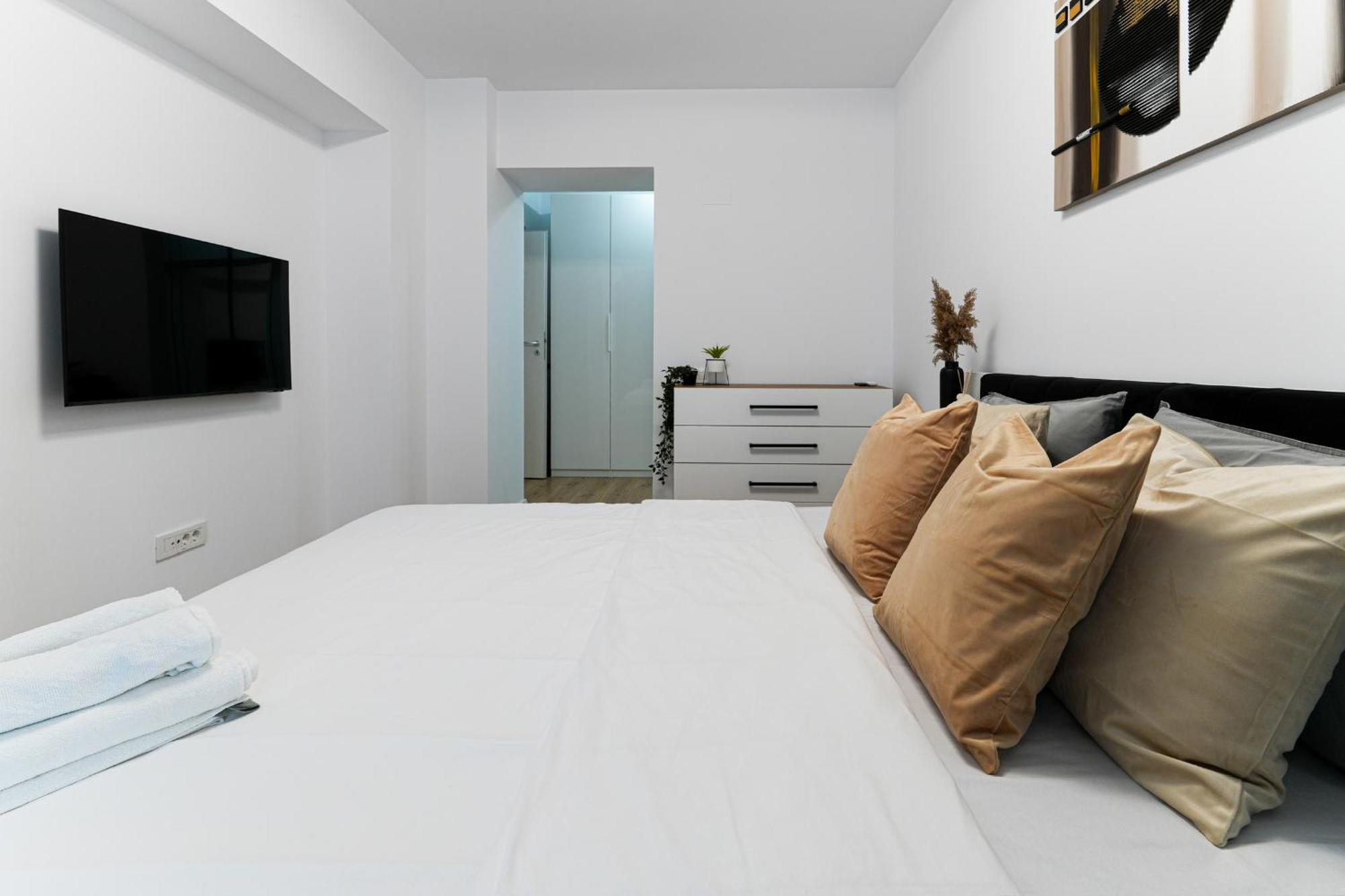 Sandra - Park-View Apt With Balcony & Parking Букурещ Екстериор снимка